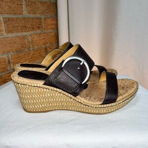 B.O.C. by BORN black leather wedge sandals 8/39